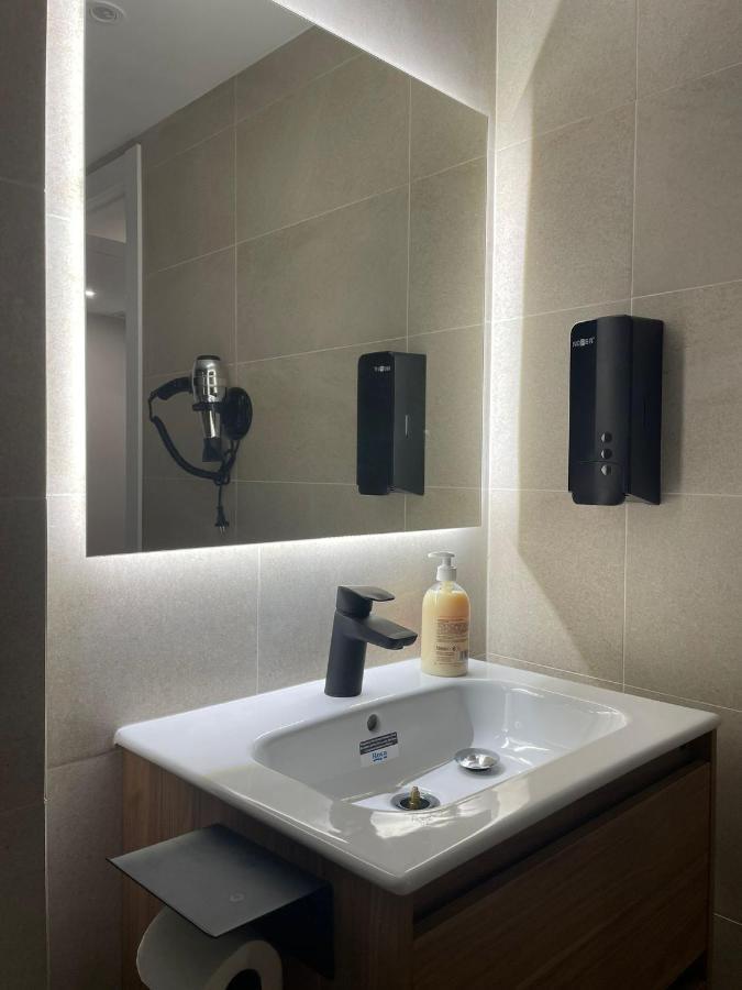 Bonito Piso Cerca Del Campo De Futbol De Barcelona Apartment L'Hospitalet de Llobregat Bagian luar foto